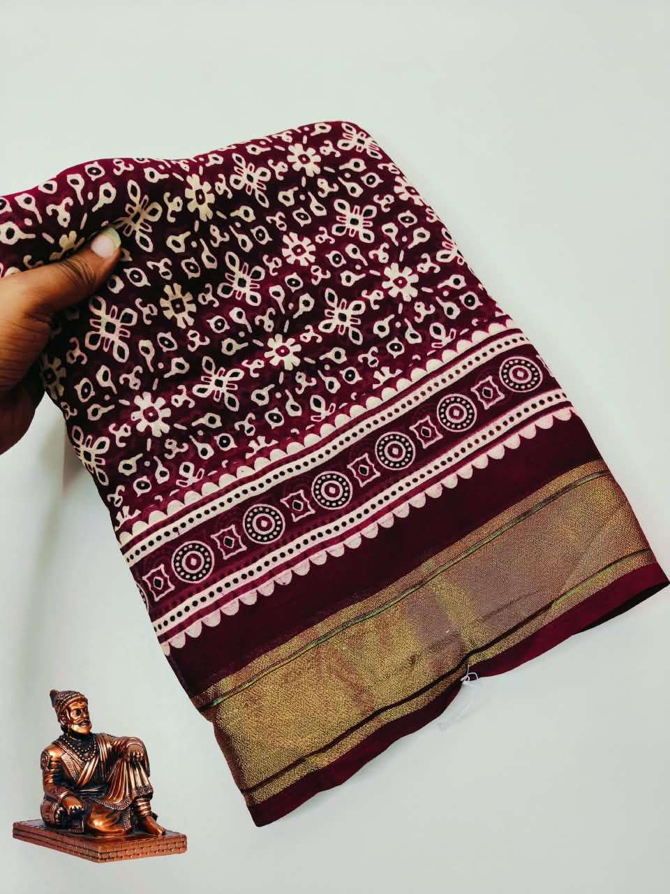 KALINI CATALOGUE SIMPLE YET ELEGANT PURE DOLL MOSS FABRIC SAREE WHOLRSALE IN SURATKALINI CATALOGUE SIMPLE YET ELEGANT PURE DOLL MOSS FABRIC SAREE WHOLRSALE IN SURAT